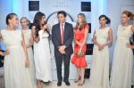 Nisha Jamwal at the diamond boutique GREECE launch by Zoya in Mumbai Store on 30th May 2012 (50).JPG